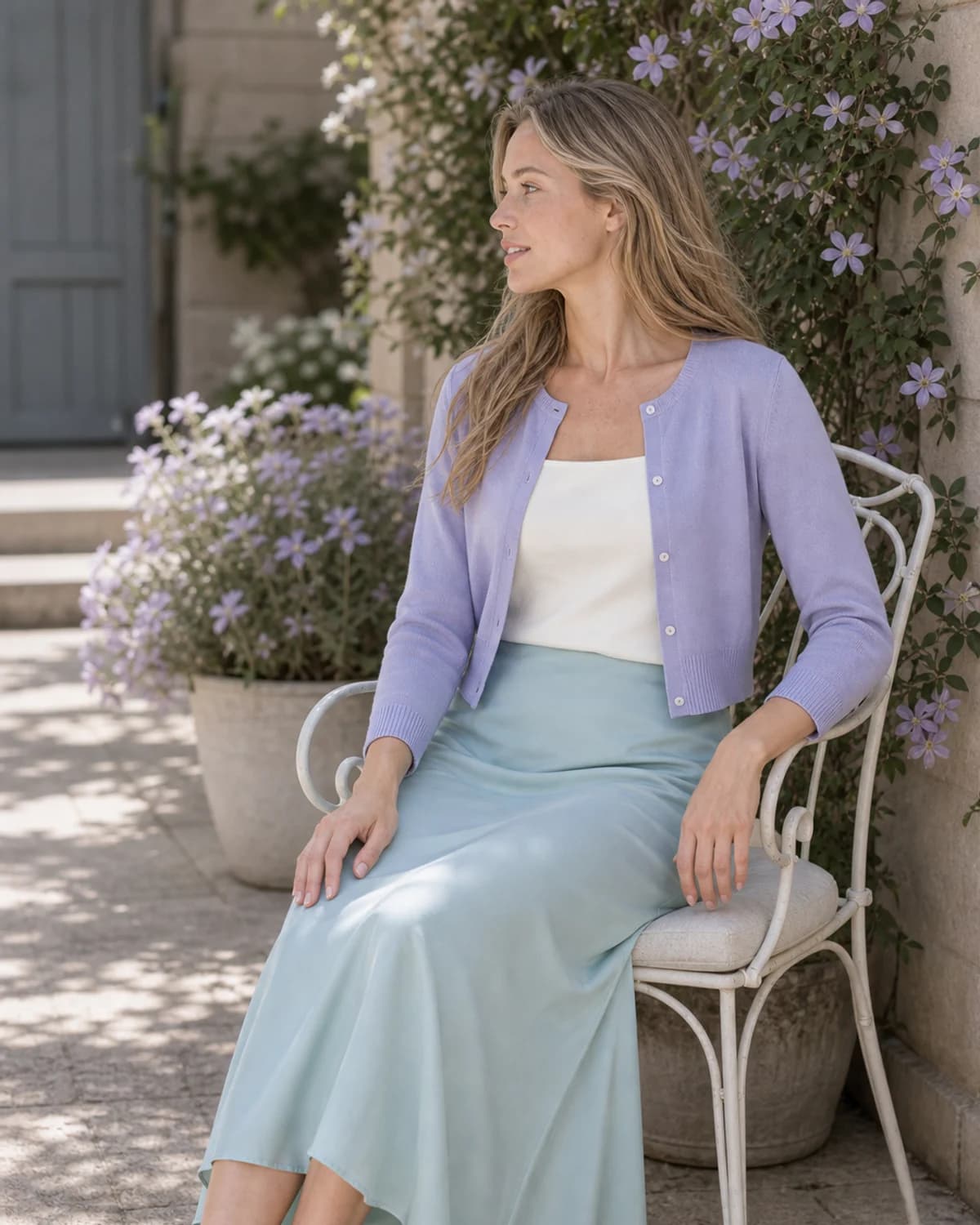 Woman wearing the Lavender Sea combination in Light Summer colors.