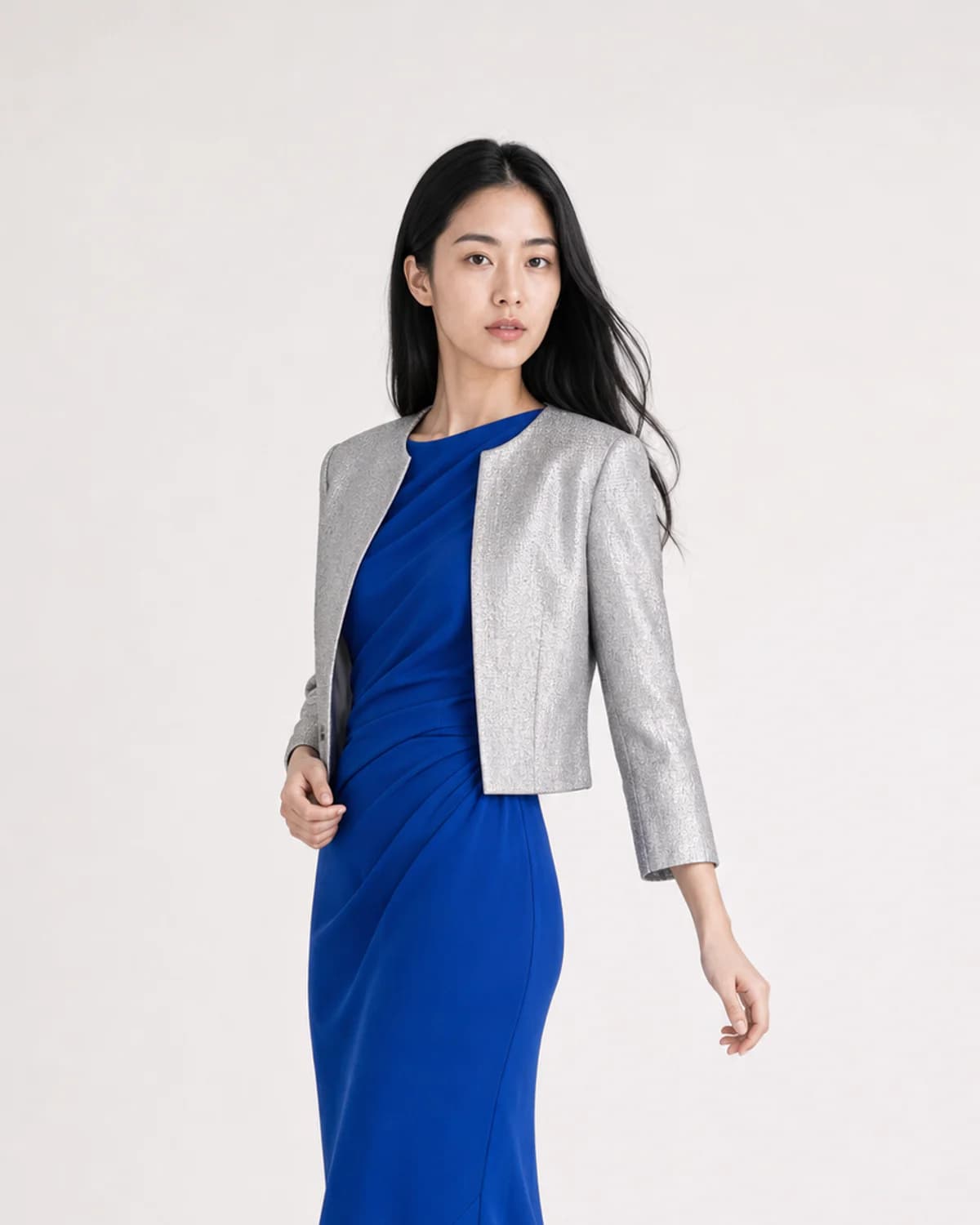 Woman wearing the Cobalt Silver combination in True Winter colors.